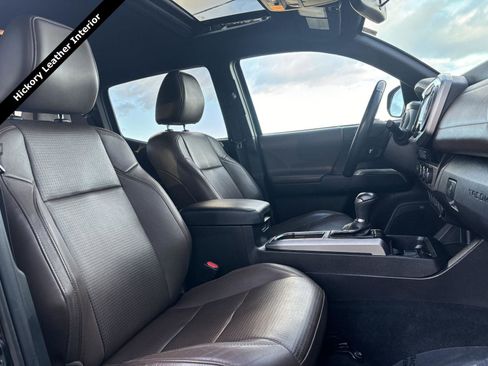 Used 2016 Toyota Tacoma Limited image 6