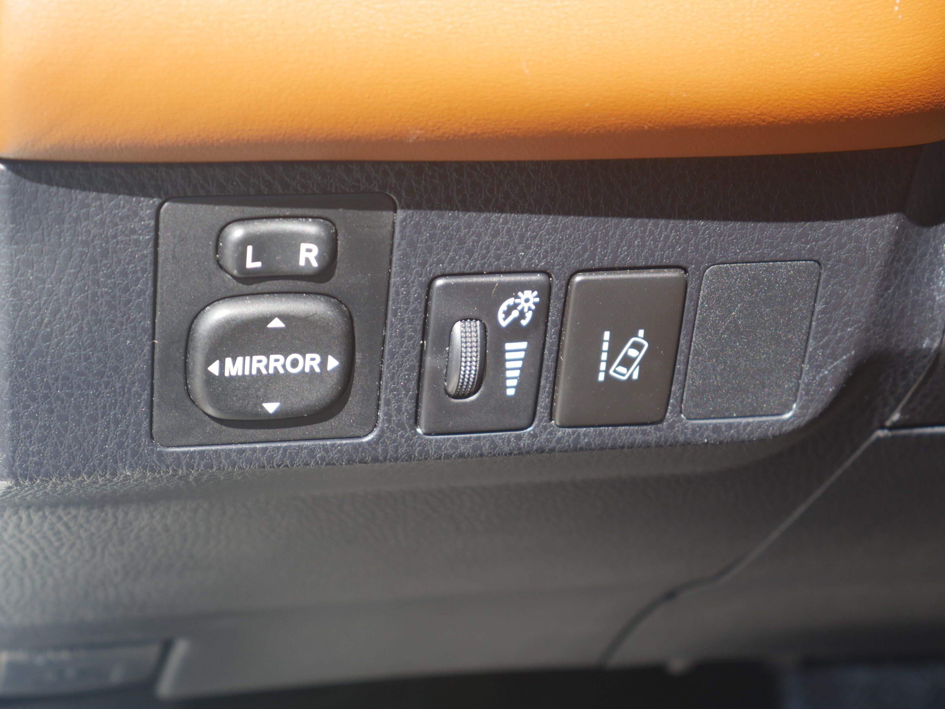 Used 2017 Toyota RAV4 Limited w/ Advanced Technology Package AWD/4WD image 6
