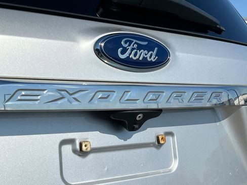 Used 2017 Ford Explorer 4WD image 12