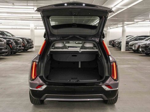 Used 2025 Cadillac Optiq Luxury 2 image 26