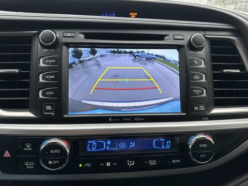 Used 2017 Toyota Highlander Limited AWD/4WD image 15