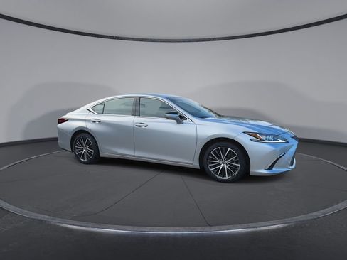 Used 2025 Lexus ES 350 w/ Premium Package image 2