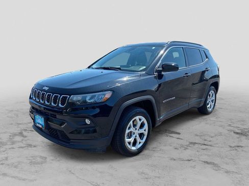 Used 2024 Jeep Compass Latitude AWD/4WD image 1