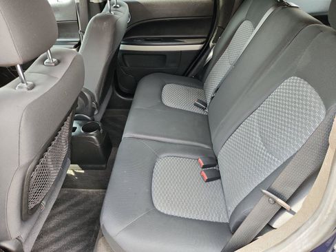 Used 2010 Chevrolet HHR LS FWD image 11