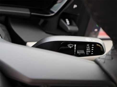 New 2026 Porsche Macan 4 Electric image 32