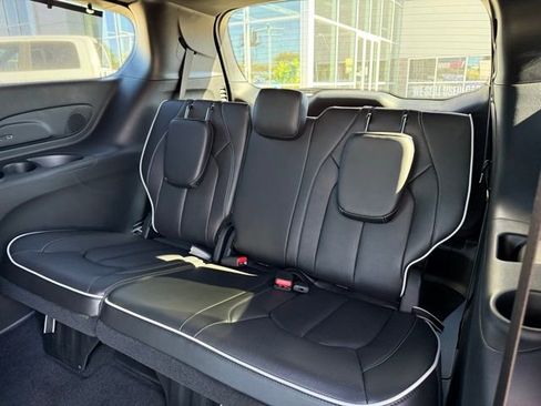 New 2025 Chrysler Pacifica Limited image 27