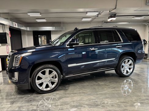 Used 2020 Cadillac Escalade Premium Luxury image 6