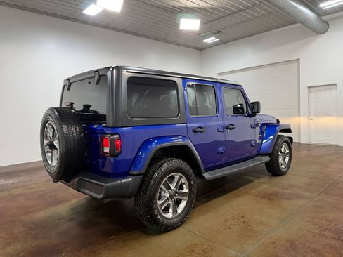 Used 2018 Jeep Wrangler Unlimited Sahara AWD/4WD image 34
