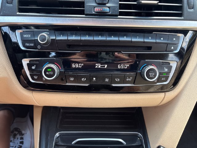 Used 2018 BMW 330i xDrive Sedan AWD/4WD image 16