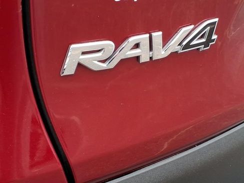 Used 2022 Toyota RAV4 XLE Premium FWD image 11