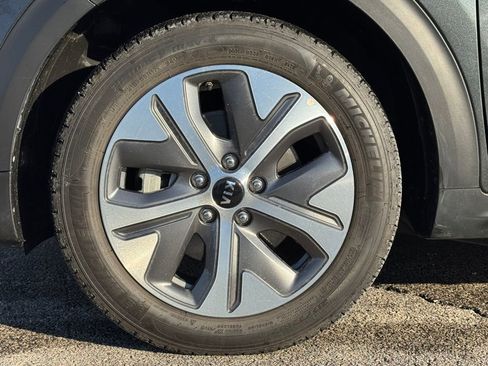 Used 2021 Kia Niro EX image 28