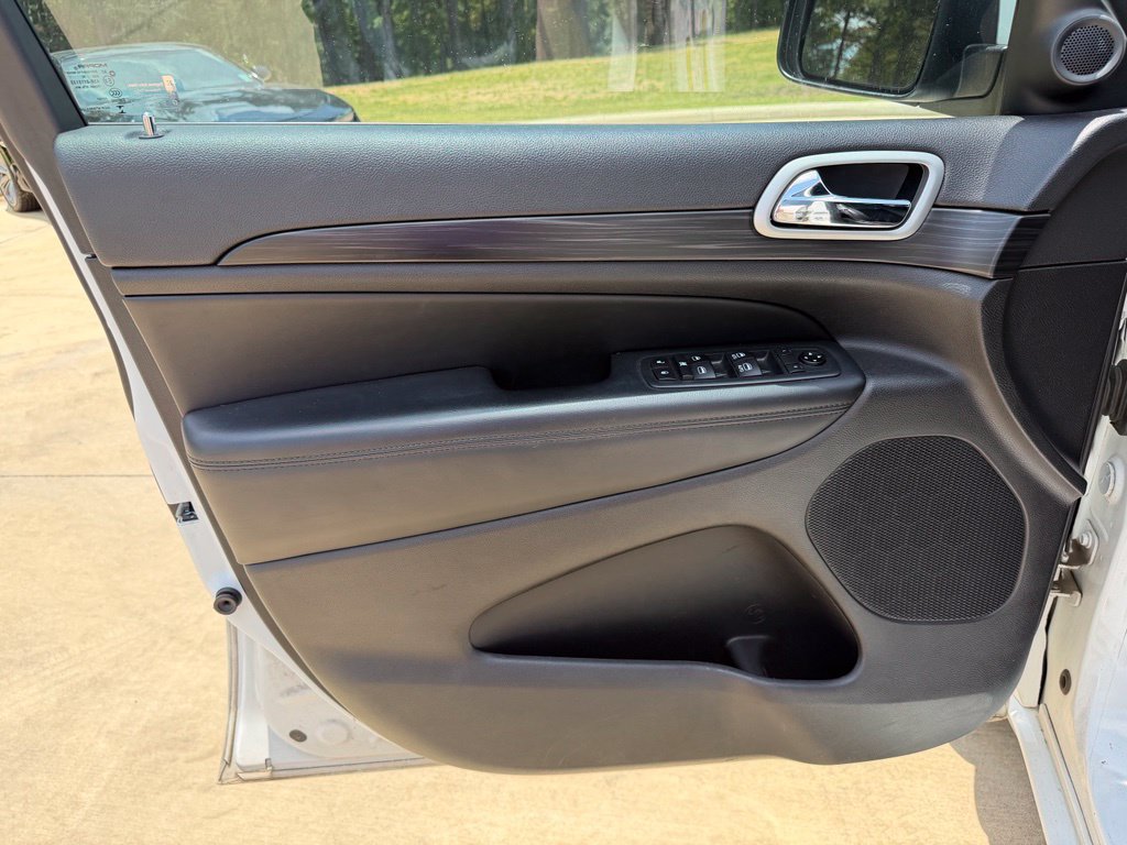 Used 2020 Jeep Grand Cherokee Altitude RWD image 9