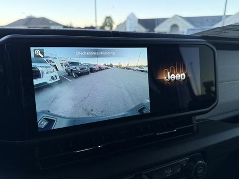 New 2025 Jeep Gladiator Sport image 19