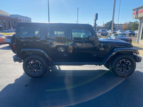 Used 2016 Jeep Wrangler Unlimited Rubicon image 4
