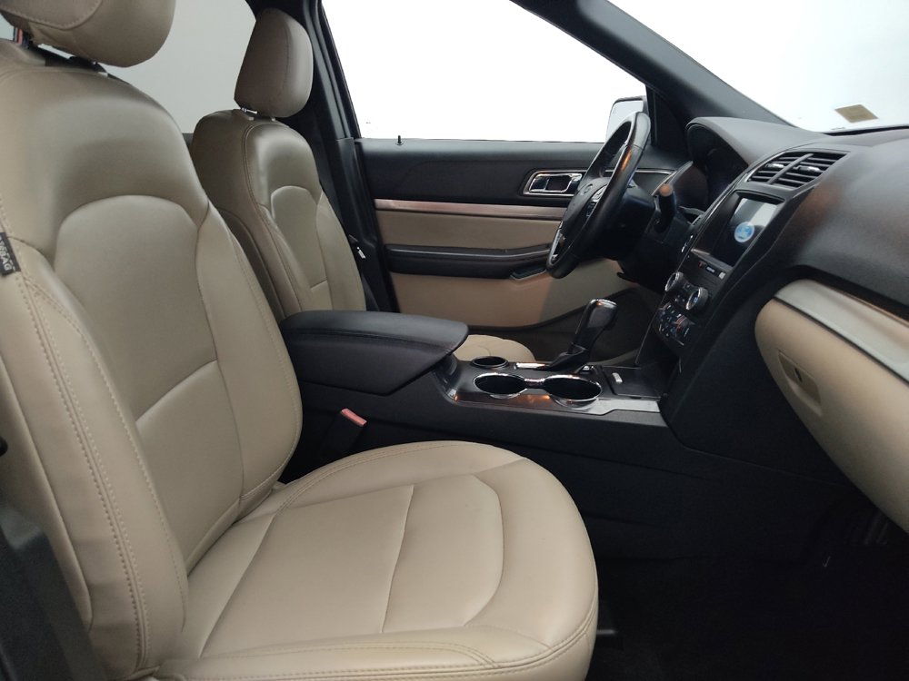 Used 2019 Ford Explorer XLT w/ Equipment Group 202A FWD image 21