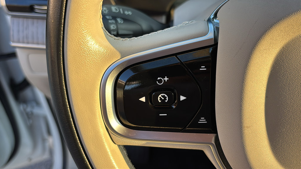 Certified 2024 Volvo XC90 T8 Plus w/ Protection Package Premier AWD/4WD image 17