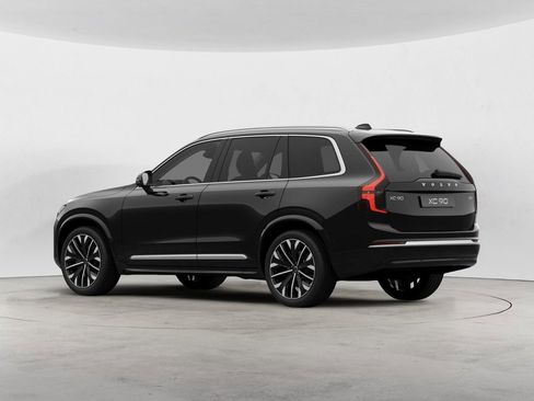 Used 2025 Volvo XC90 B5 Plus image 4
