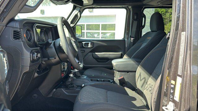 Used 2026 Jeep Gladiator Mojave w/ Safety Group AWD/4WD image 13