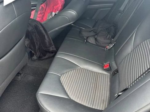 Used 2018 Toyota Camry SE w/ Convenience Package FWD image 10