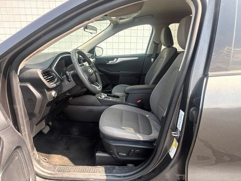 Used 2020 Ford Escape SE FWD image 3