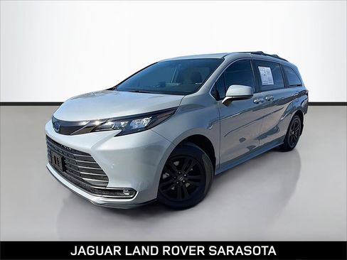 Used 2024 Toyota Sienna XLE Woodland Edition image 1