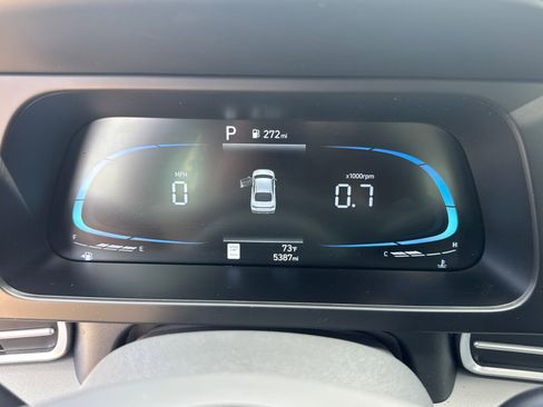 Certified 2025 Hyundai Elantra Sport image 27