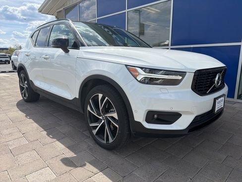 Used 2021 Volvo XC40 T5 R-Design w/ Protection Package Premier AWD/4WD image 2