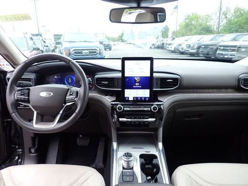 Used 2022 Ford Explorer Platinum w/ Technology Package AWD/4WD image 22