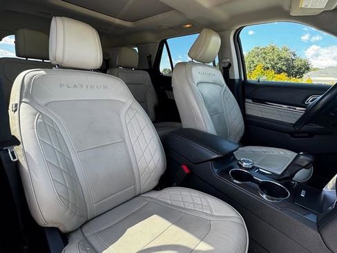 Used 2018 Ford Explorer Platinum image 14