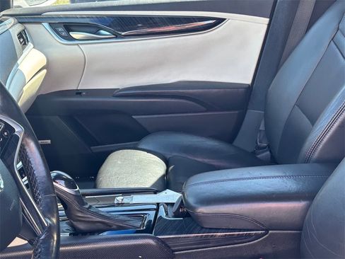 Used 2013 Cadillac XTS Platinum image 9