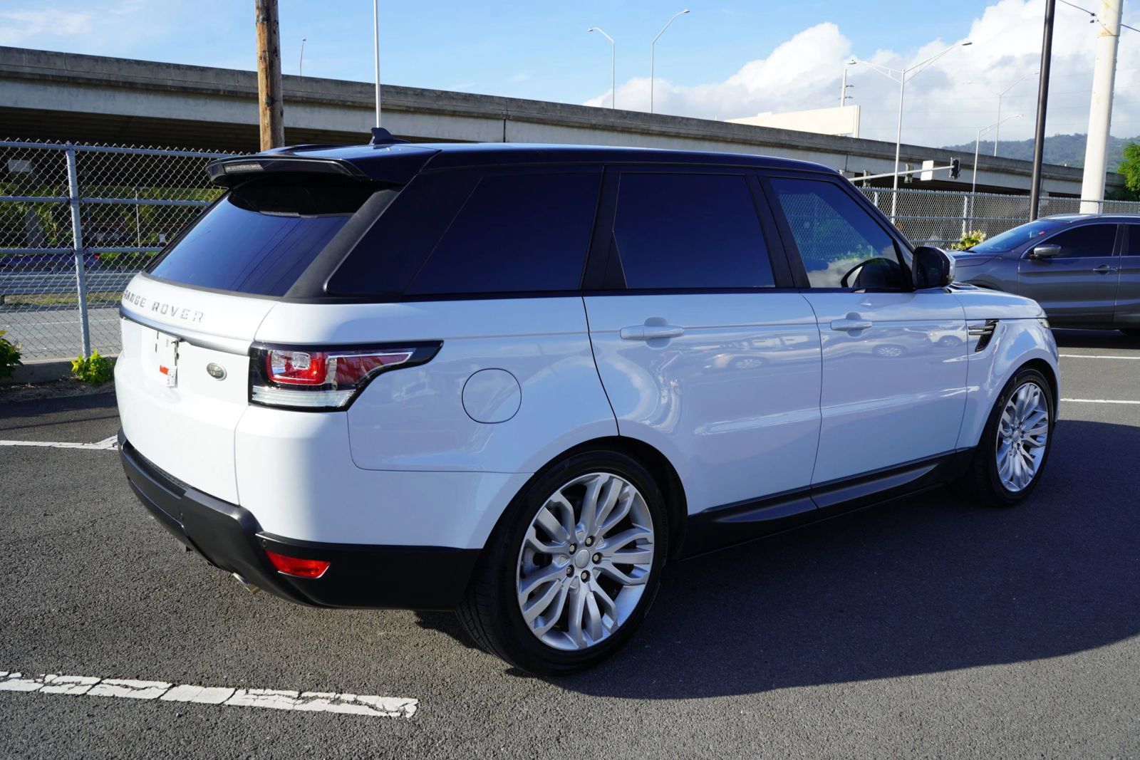 Used 2016 Land Rover Range Rover Sport SE AWD/4WD image 23