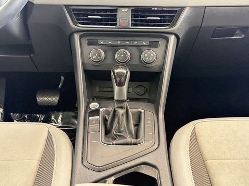 Used 2022 Volkswagen Taos SE w/ Panoramic Sunroof Package image 18