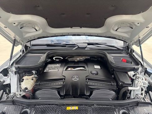 Used 2024 Mercedes-Benz GLS 580 4MATIC image 23