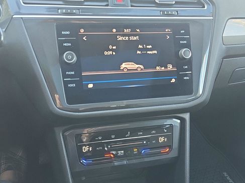 Used 2022 Volkswagen Tiguan SE w/ Panoramic Sunroof Package image 23