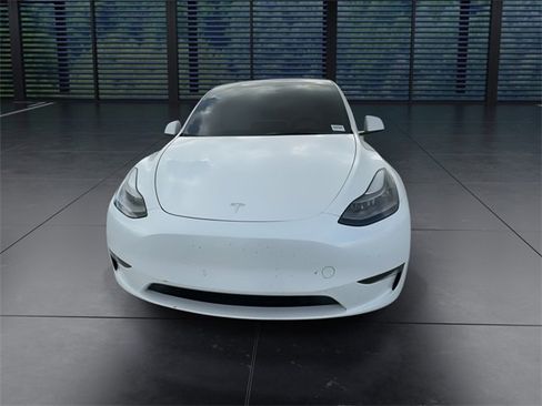 Used 2023 Tesla Model Y Performance image 3