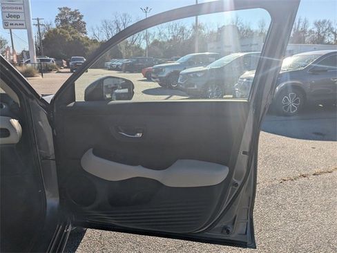 Used 2023 Honda HR-V LX image 28