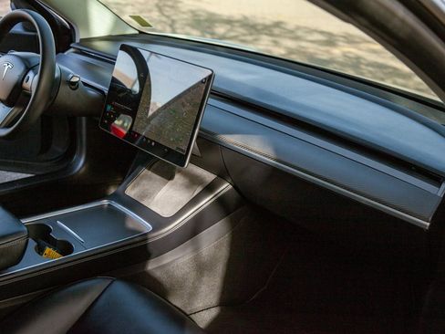 Used 2021 Tesla Model 3 Performance image 13