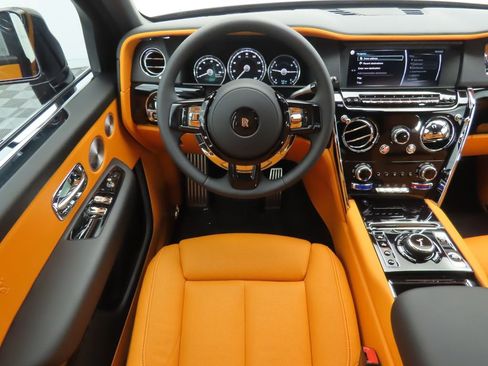 Certified 2023 Rolls-Royce Cullinan w/ Cullinan Package image 10