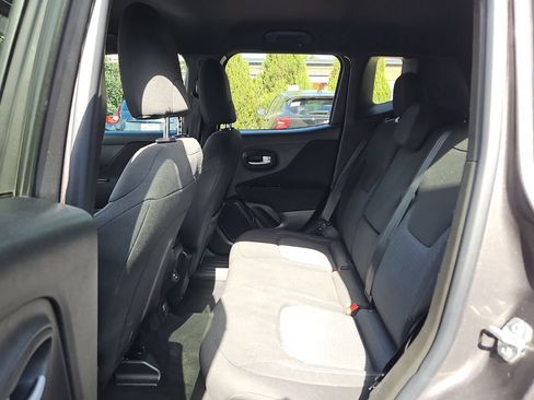 Used 2021 Jeep Renegade Latitude w/ Luxury Group II AWD/4WD image 24