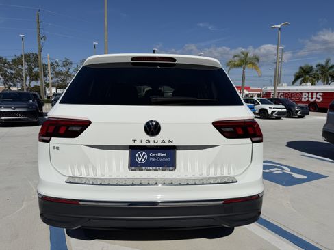 Certified 2024 Volkswagen Tiguan SE image 4