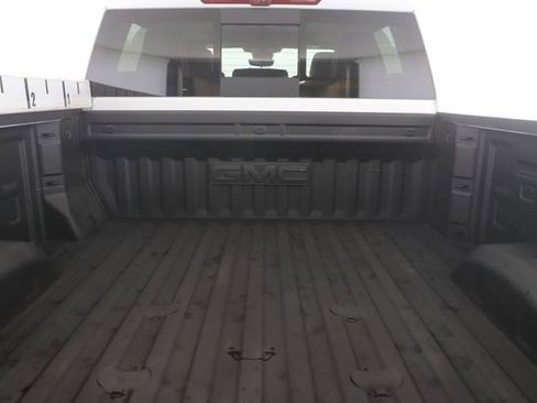Used 2025 GMC Sierra 2500 AT4X image 32