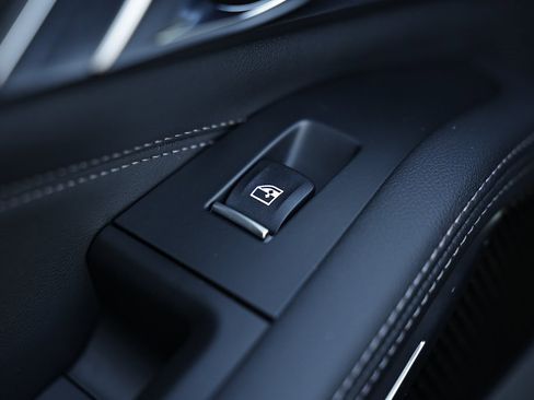 New 2026 BMW X5 M60i w/ Climate Comfort Package image 25