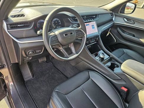 New 2025 Jeep Grand Cherokee L Limited w/ Black Appearance Package AWD/4WD image 2