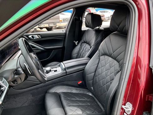 Used 2025 BMW X6 xDrive40i w/ Executive Package image 8