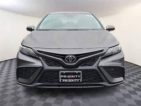 Used 2023 Toyota Camry SE image 2
