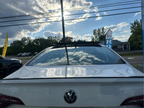Used 2022 Volkswagen Jetta GLI Autobahn FWD image 7
