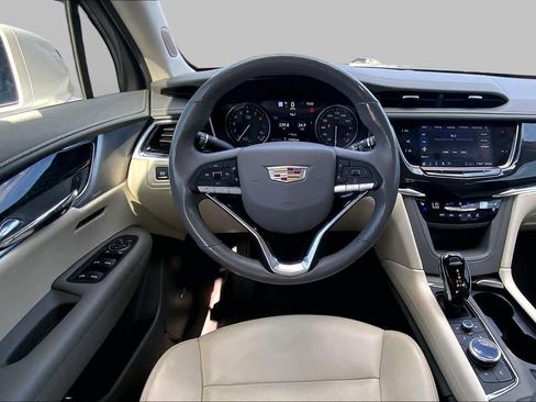 Used 2020 Cadillac XT6 Premium Luxury FWD image 6