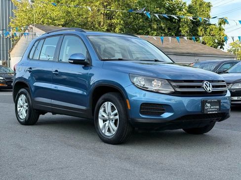 Used 2017 Volkswagen Tiguan S image 3