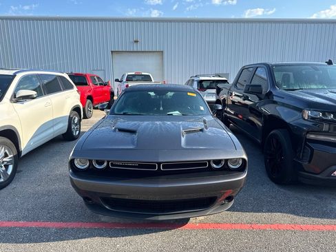 Used 2023 Dodge Challenger SXT RWD image 2