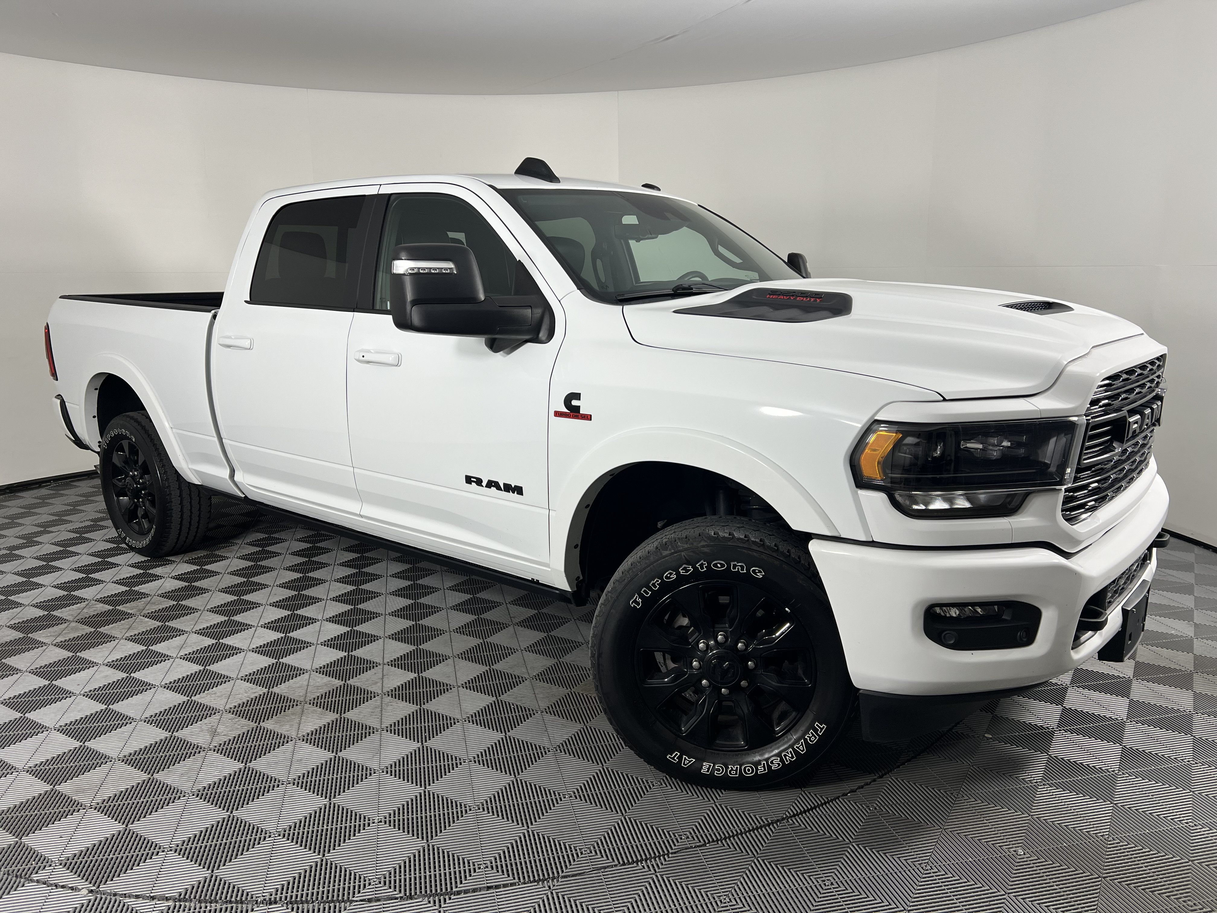 Used 2023 RAM 3500 Limited AWD/4WD image 2